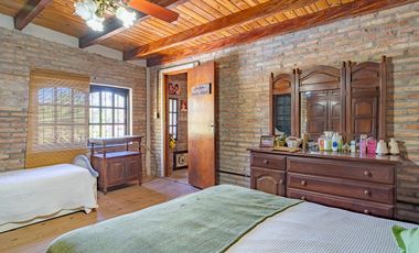 VENTA - Casa 2 dormitorios con piscina - Oliveros, Santa Fe.