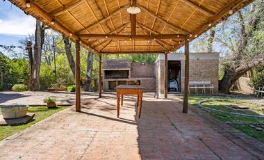 VENTA - Casa 2 dormitorios con piscina - Oliveros, Santa Fe.