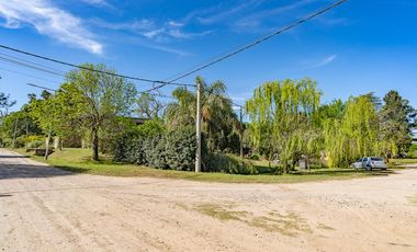 VENTA - Casa 2 dormitorios con piscina - Oliveros, Santa Fe.