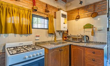 VENTA - Casa 2 dormitorios con piscina - Oliveros, Santa Fe.