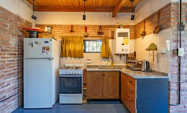 VENTA - Casa 2 dormitorios con piscina - Oliveros, Santa Fe.