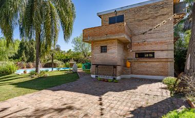 VENTA - Casa 2 dormitorios con piscina - Oliveros, Santa Fe.