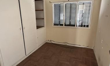 LOCAL UBICADO EN AV. ALSINA ESQUINA PINTOS