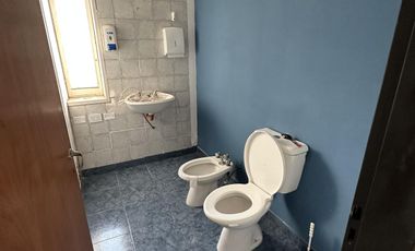 LOCAL UBICADO EN AV. ALSINA ESQUINA PINTOS