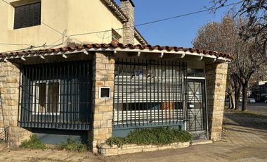 LOCAL UBICADO EN AV. ALSINA ESQUINA PINTOS