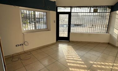 LOCAL UBICADO EN AV. ALSINA ESQUINA PINTOS