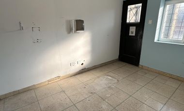 LOCAL UBICADO EN AV. ALSINA ESQUINA PINTOS