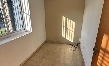 LOCAL UBICADO EN AV. ALSINA ESQUINA PINTOS