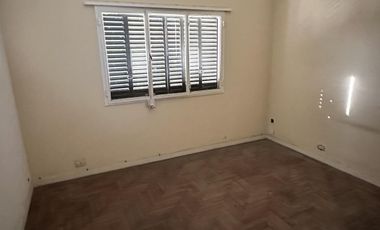 LOCAL UBICADO EN AV. ALSINA ESQUINA PINTOS