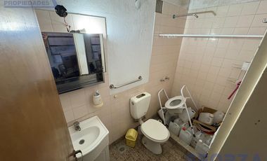 Casa en Los Polvorines 4 ambientes con jardín cochera excelente para uso de vivienda o comercio