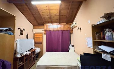 Casa en Los Polvorines 4 ambientes con jardín cochera excelente para uso de vivienda o comercio