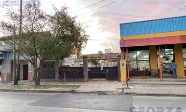 Casa en Los Polvorines 4 ambientes con jardín cochera excelente para uso de vivienda o comercio