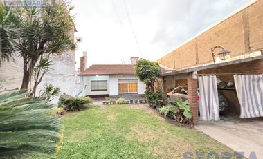 Casa en Los Polvorines 4 ambientes con jardín cochera excelente para uso de vivienda o comercio