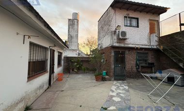 Casa en Los Polvorines 4 ambientes con jardín cochera excelente para uso de vivienda o comercio