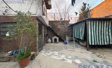 Casa en Los Polvorines 4 ambientes con jardín cochera excelente para uso de vivienda o comercio