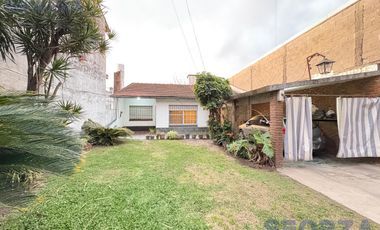 Casa en Los Polvorines 4 ambientes con jardín cochera excelente para uso de vivienda o comercio