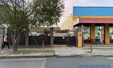 Casa en Los Polvorines 4 ambientes con jardín cochera excelente para uso de vivienda o comercio