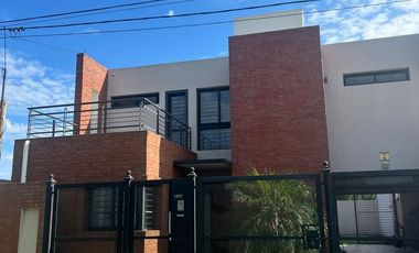 CASA LISTA PARA ENTRAR A VIVIR SOBRE ALMIRANTE BROWN