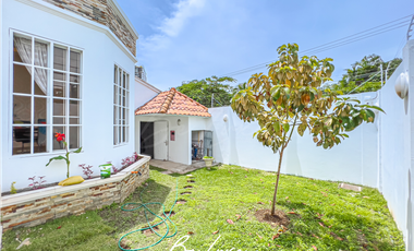 ALQUILER CASA RESIDENCIAL  EN ALTOS DEL GOLF -(4)