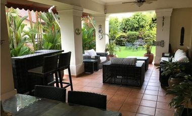 CASA CLAYTON CAMINO DE CRUCES 903M2