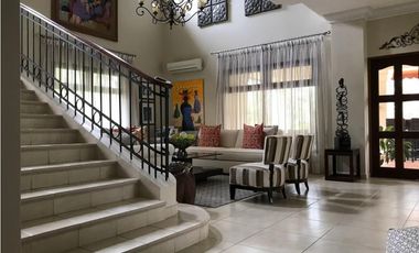 CASA CLAYTON CAMINO DE CRUCES 903M2