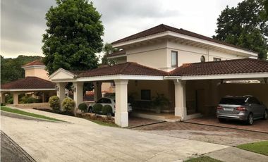 CASA CLAYTON CAMINO DE CRUCES 903M2