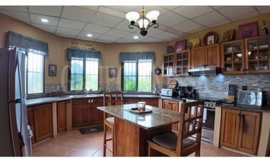 Propiedad campestre con vista panorámica al mar y las montañas – Sorá