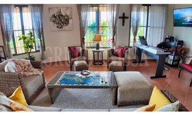 Propiedad campestre con vista panorámica al mar y las montañas – Sorá