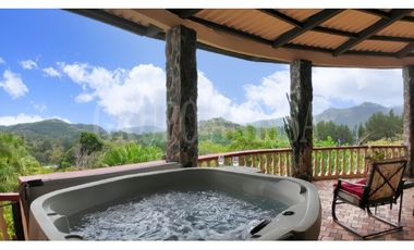 Propiedad campestre con vista panorámica al mar y las montañas – Sorá