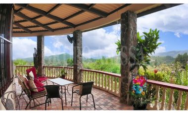 Propiedad campestre con vista panorámica al mar y las montañas – Sorá