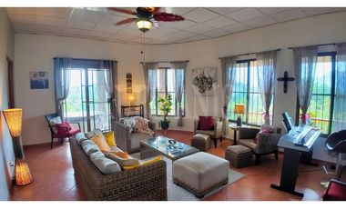 Propiedad campestre con vista panorámica al mar y las montañas – Sorá