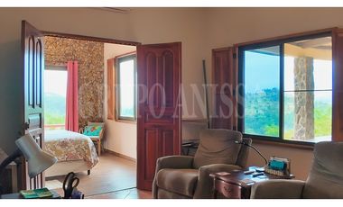 Propiedad campestre con vista panorámica al mar y las montañas – Sorá