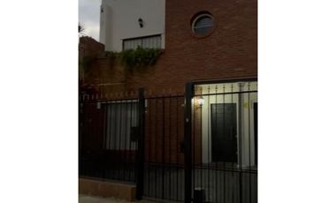 SAAVEDRA CASA 7 AMBIENTES CON JARDIN Y PARRILLA