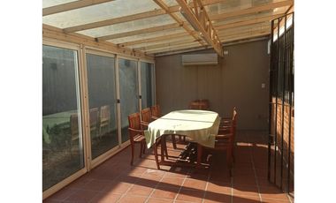 SAAVEDRA CASA 7 AMBIENTES CON JARDIN Y PARRILLA