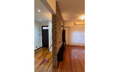 SAAVEDRA CASA 7 AMBIENTES CON JARDIN Y PARRILLA