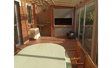 SAAVEDRA CASA 7 AMBIENTES CON JARDIN Y PARRILLA