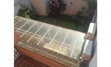 SAAVEDRA CASA 7 AMBIENTES CON JARDIN Y PARRILLA