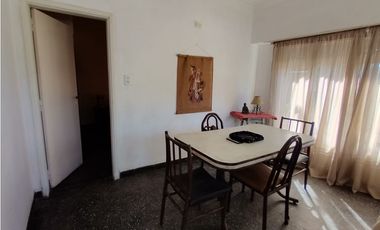 CHALET Y DOS  DEPARTAMENTOS