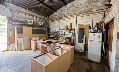 LOTE COMERCIAL CON CASA Y GALPÓN EN ZONA INDUSTRIAL DE OSTENDE