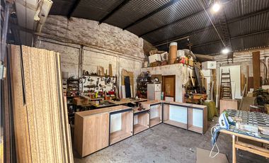 LOTE COMERCIAL CON CASA Y GALPÓN EN ZONA INDUSTRIAL DE OSTENDE