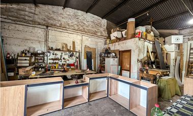 LOTE COMERCIAL CON CASA Y GALPÓN EN ZONA INDUSTRIAL DE OSTENDE