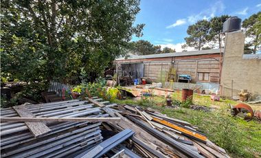 LOTE COMERCIAL CON CASA Y GALPÓN EN ZONA INDUSTRIAL DE OSTENDE