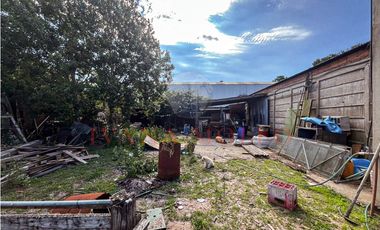 LOTE COMERCIAL CON CASA Y GALPÓN EN ZONA INDUSTRIAL DE OSTENDE