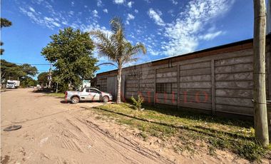 LOTE COMERCIAL CON CASA Y GALPÓN EN ZONA INDUSTRIAL DE OSTENDE