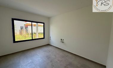 Casa a estrenar en lote propio c/ cochera en Costa del Este