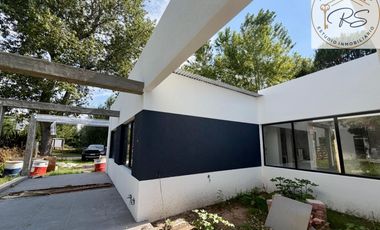 Casa a estrenar en lote propio c/ cochera en Costa del Este