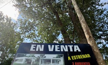 Casa a estrenar en lote propio c/ cochera en Costa del Este