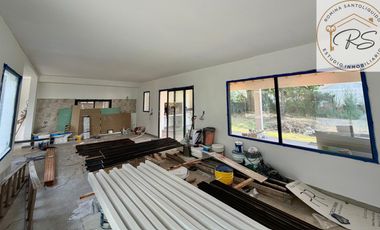 Casa a estrenar en lote propio c/ cochera en Costa del Este