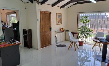 Casa en Arriendo en A DOS CUADRAS DE LA PLAZA DE MELIPILLA ESQUINA VARGAS