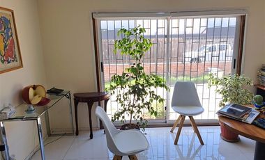 Casa en Arriendo en A DOS CUADRAS DE LA PLAZA DE MELIPILLA ESQUINA VARGAS